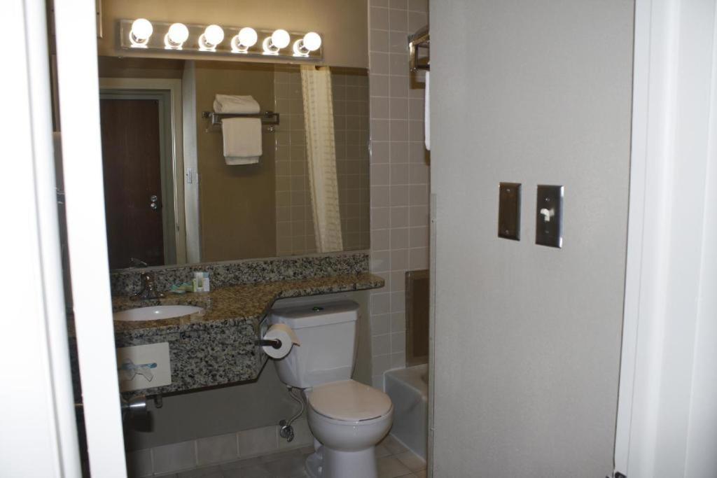 Riverfront Hotel International Falls Bagian luar foto